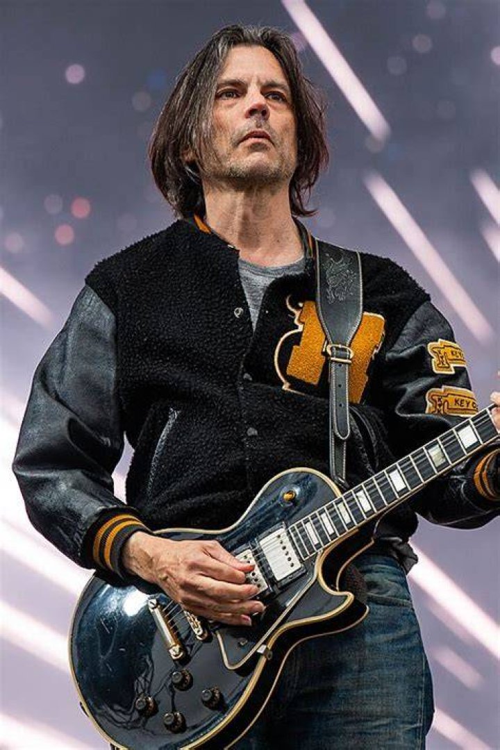 Brian Bell Bio